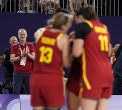 Su Majestad el Rey aplaude al Equipo Olímpico Español de baloncesto 3x3 femenino