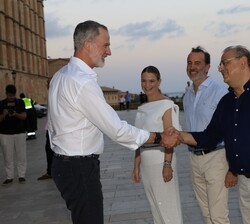 Alfonso Rodríguez, delegado del Gobierno en la Comunidad Autónoma de las Illes Balears, saluda a Don Felipe