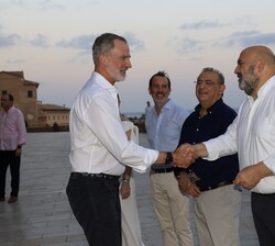 Jaime Martínez, alcalde de Palma, saluda a Su Majestad el Rey