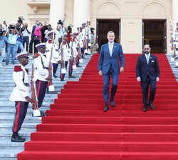 El Rey abandona el Palacio Nacional tras el encuentro con su excelencia Luis Abinader, presidente de la República Dominicana