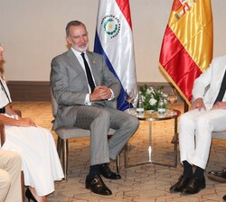 Encuentro de Su Majestad el Rey con el presidente de la República del Paraguay, Santiago Peña