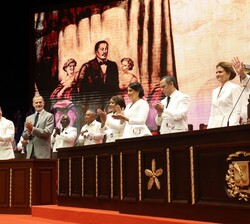 El Rey aplaude la Toma de Posesión del presidente de la República Dominicana