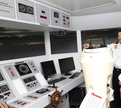 Su Alteza Real la Princesa de Asturias visita uno de los simuladores de la Escuela Naval Militar