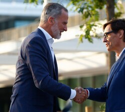 Su Majestad el Rey recibe el saludo del presidente de la Generalitat de Catalunya, Salvador Il