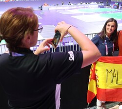 La Reina con un seguidor español en el South Paris Arena 