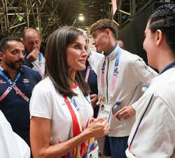 Doña Letizia conversa con Dalia Santiago Moreno, atleta de taekwondo española