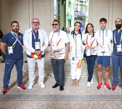 La Reina con Dalia Santiago Moreno, atleta de taekwondo española y la delegación española