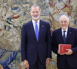 Su Majestad el Rey recibe en audiencia al presidente del Tribunal Constitucional, Cándido Conde-Pumpido