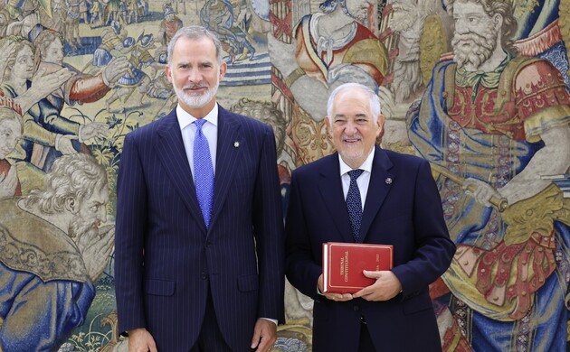 Su Majestad el Rey recibe en audiencia al presidente del Tribunal Constitucional, Cándido Conde-Pumpido
