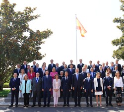 Don Felipe con una representación de la Cámara de Comercio Franco-Española