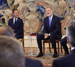 Don Felipe durante la audiencia una representación de la Cámara de Comercio Franco-Española