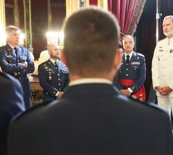 Don Felipe en la audiencia a una comisión del Ejército del Aire y del Espacio compuesta por personal del Despliegue “Pacific Skies 2024”