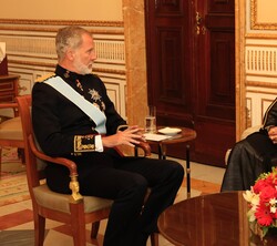 Su Majestad el Rey conversa con el embajador del Estado de Catar, Salem Mubarak Sh. S. Al Shafi