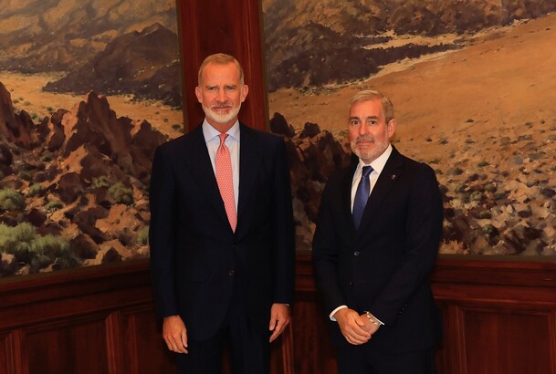 El Rey y el presidente del Gobierno de Canarias, Fernando Clavijo antes del encuentro que mantuvieron