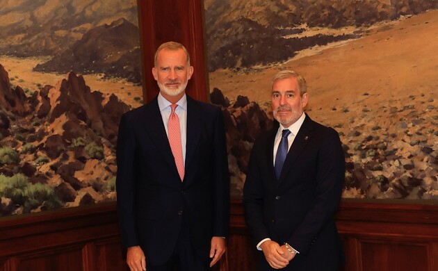 El Rey y el presidente del Gobierno de Canarias, Fernando Clavijo antes del encuentro que mantuvieron