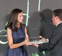 Su Majestad la Reina entrega el “Premio Retina Eco” en la categoría “Ecosistema Sostenible” a José María Cáncer, director de C