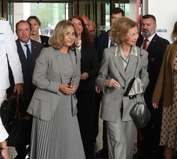 Su Majestad la Reina Doña Sofía a su llegada al salón de acto de la Champalimaud Foundation, el sábado por la mañana