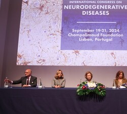 Su Majestad la Reina Doña Sofía al inicio de la sesión del acto central con motivo del Día Internacional del Alzheimer