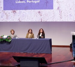 Doña Sofía durante la intervención de la ministra de Sanidad de Portugal, Ana Paula Martins