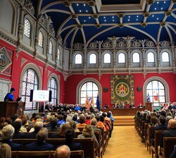 Su Majestad el Rey durante la intervención del catedrático del área de Lenguajes y Sistemas Informáticos de la Universidad de Zaragoza