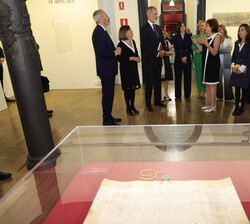 Don Felipe durante su visita a la exposición