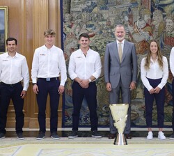 Su Majestad el Rey recibe en audiencia al equipo español de SailGP, campeones de la cuarta temporada de SailGP, celebrada en San Francisco, tras ganar
