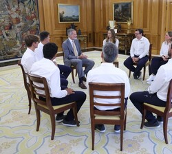 Don Felipe durante la audiencia al equipo español de SailGP, campeones de la cuarta temporada de SailGP
