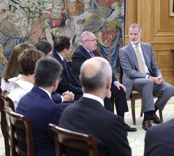 Su Majestad el Rey durante la audiencia al Patronato de la Fundación Conexión España