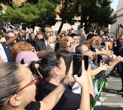 El Rey recibe el saludo cariñoso de los vecinos de Figueres