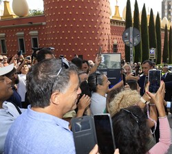 El Rey en las calles de Figueres tras finalizar el acto