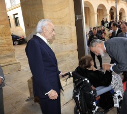 Su Majestad el Rey recibe el saludo de Su Alteza Real la Infanta Doña Margarita
