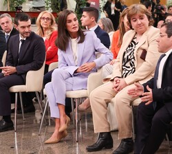 Conversación de Doña Letizia momentos antes del inicio de la emisión