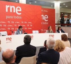 Mamen Asencio, comienza en directo el programa ‘Las mañanas de RNE’