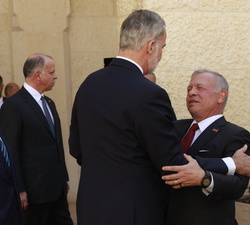 Su Majestad el Rey se despide de Su Majestad el Rey de Jordania