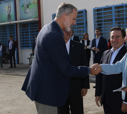 Su Majestad el Rey recibe el saludo de la vicecomisionada general de la UNRWA, Antonia de Meo