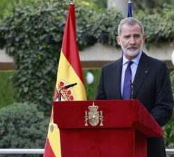 Su Majestad el Rey durnate su intervención a la colectividad española en Jordania