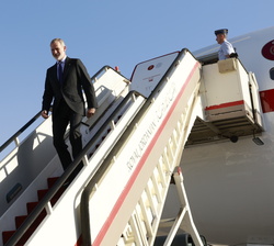 Su Majetsad el Rey a su llegada al Aeropuerto Internacional Queen Alia de Amán