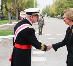 Su Majestad la Reina Doña Sofía recibe el saludo del jefe del Estado Mayor de la Defensa (JEMAD), Teodoro Esteban López Calderón
