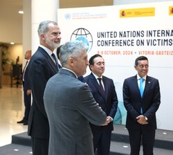 Don Felipe antes del comienzo de la Conferencia Internacional de Naciones Unidas sobre Víctimas del Terrorismo
