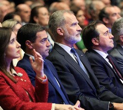 El Rey en la primera fila de asientos