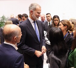 El Rey comparte unos momentos con los asistentes