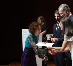 Su Majestad la Reina entrega el Premio Nacional de Narrativa 2022 a María Pilar Jiménez (Marilar Aleixandre)