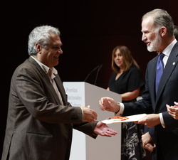 Su Majestad el Rey entrega el Premio Nacional a la Obra de un Traductor 2022 a Juan Gabriel López