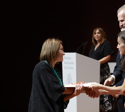 Su Majestad la Reina entrega el Premio Nacional Historia de España 2022 a Ofelia Rey