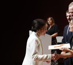 Su Majestad la Reina entrega el Premio Nacional de Música 2022 en la Modalidad de Composición a Alicia Díaz