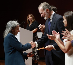 Su Majestad el Rey entrega el Premio Nacional de Teatro 2022 a Petra Martínez, también en representación de Juan Francisco Margallo