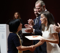 Su Majestad la Reina entrega el Premio Nacional de Narrativa 2023 a María Del Pilar Fernández (Pilar Adón)