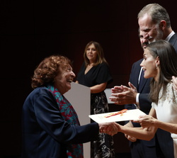 Su Majestad la Reina entrega el Premio Nacional de las Letras Españolas 2023 a María Cristina Fernández