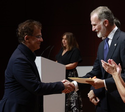 Su Majestad el Rey entrega el Premio Nacional de Música 2023 en la Modalidad de Composición a Eduardo Soutullo