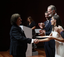 Su Majestad la Reina entrega el Premio Nacional de Música 2023 en la Modalidad de Interpretación a Juan Manuel Cañizares